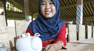 В Индонезии женщинам запретили обедать с мужчинами