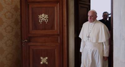 Папа Римский первым сыграл в католический Pokemon Go