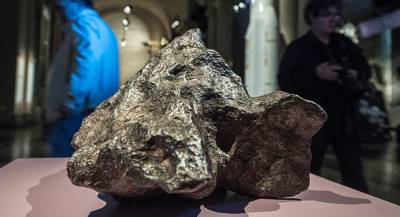 Редкий лунный метеорит продали на аукционе