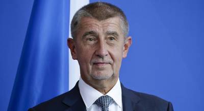 Премьер Чехии предложил отдать военные бюджеты бедным